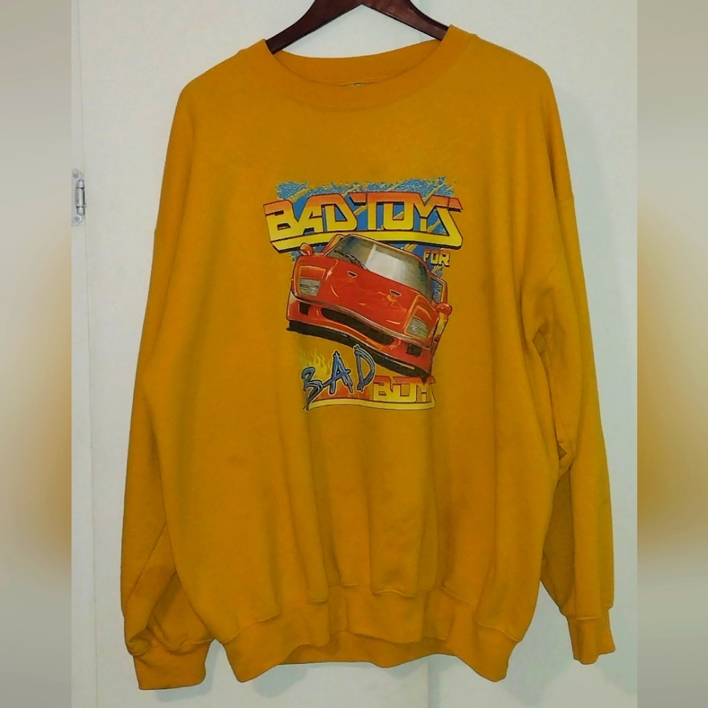 Gildan activewear. XL. Yellow. 80s Vintage. Sweater.